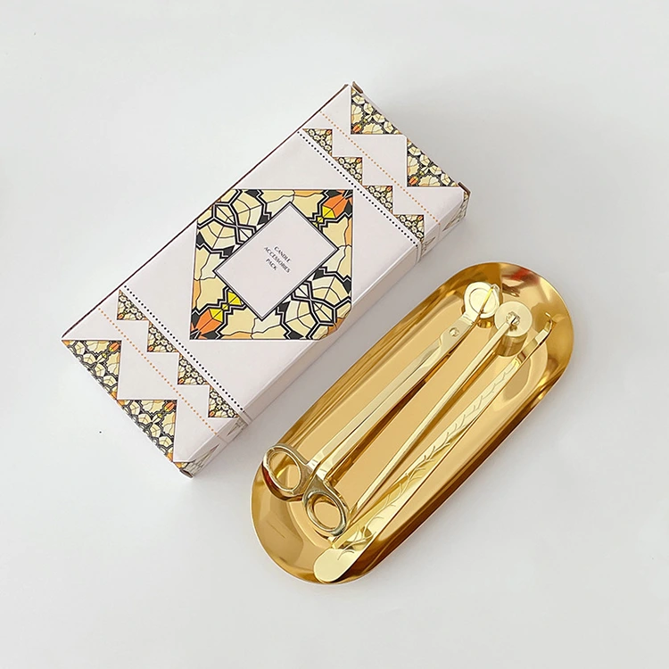 Strumenti per tagliare lo stoppino delle candele